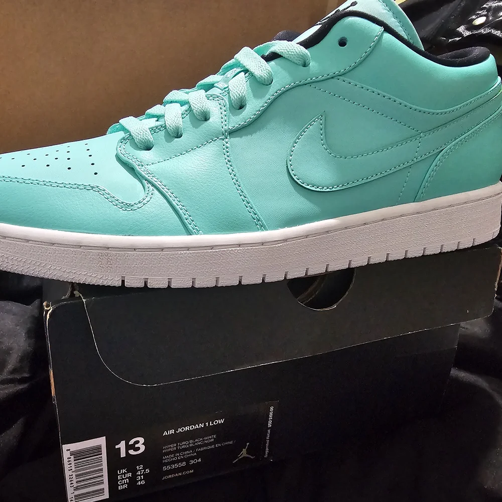 Jordan Air 1 Low Hyper Turqoise - Picture 3 of 9